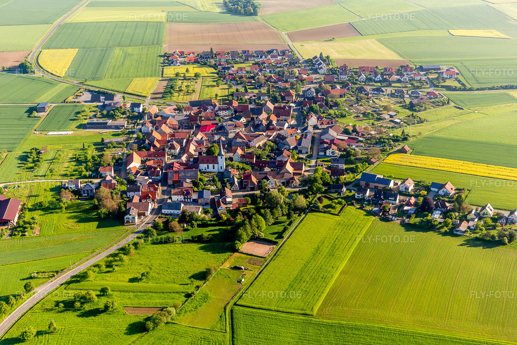 Luftbild: Ortsansicht von Süden im Ortsteil Ebertshausen in Üchtelhausen im Bundesland Bayern in Deutschland. Foto: IMG_100005.jpg vom 26.05.2017 durch Werner Riehm/FLY-FOTO.de
