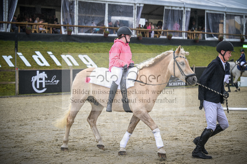 DOS_0119 | Entdecke hochwertige Reitturnierfotos von Foto Oger. Professionell, emotional und authentisch – jetzt Lieblingsmomente im Shop bestellen.Deutschlandweite Turnierfotografie. - Realisiert mit Pictrs.com