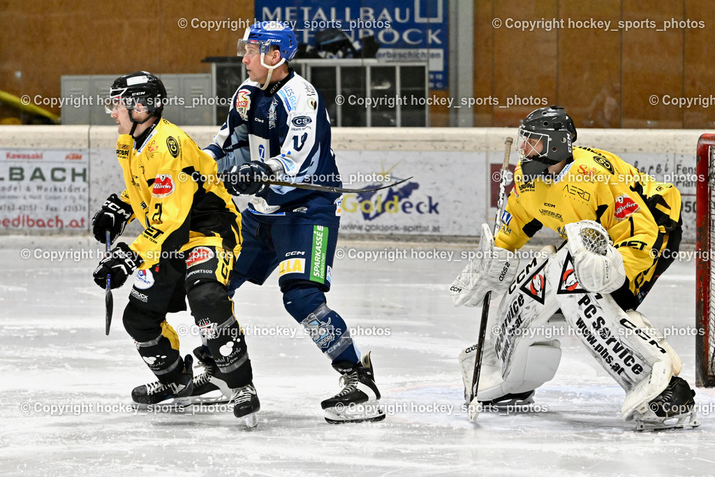 MET Photovoltaik Hornets Spittal vs. ESC Soccerzone Steindorf | #21 Steiner Kevin EC Hornets Spittal, #18 Pewal Martin ESC Steindorf, #1 Zauchner Rene EC Hornets Spittal, MET Photovoltaik Hornets Spittal vs. ESC Soccerzone Steindorf, MET Photovoltaik Hornets Spittal vs. ESC Soccerzone Steindorf am 28.12.2024 in Spittal an der Drau (Eissportzentrum Spittal), Austria, (Photo by Bernd Stefan)