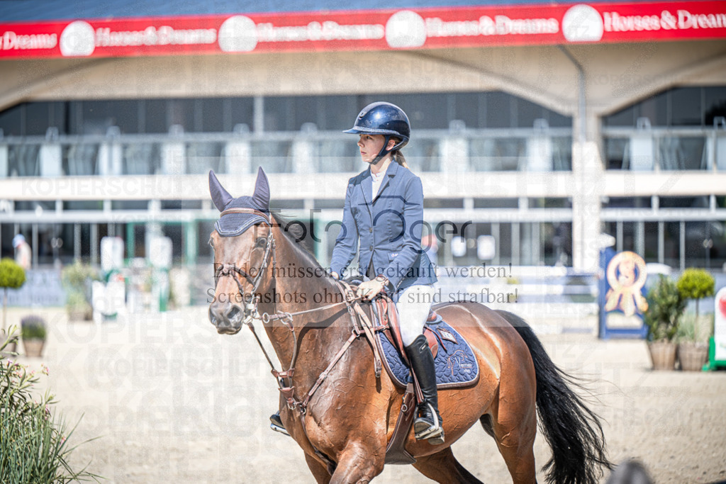 DOS_2508 | Entdecke hochwertige Reitturnierfotos von Foto Oger. Professionell, emotional und authentisch – jetzt Lieblingsmomente im Shop bestellen.Deutschlandweite Turnierfotografie. - Realisiert mit Pictrs.com