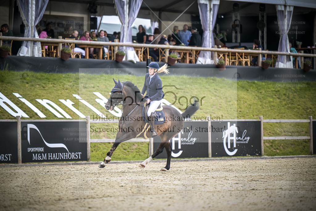 DOS_2288 | Entdecke hochwertige Reitturnierfotos von Foto Oger. Professionell, emotional und authentisch – jetzt Lieblingsmomente im Shop bestellen. - Realisiert mit Pictrs.com