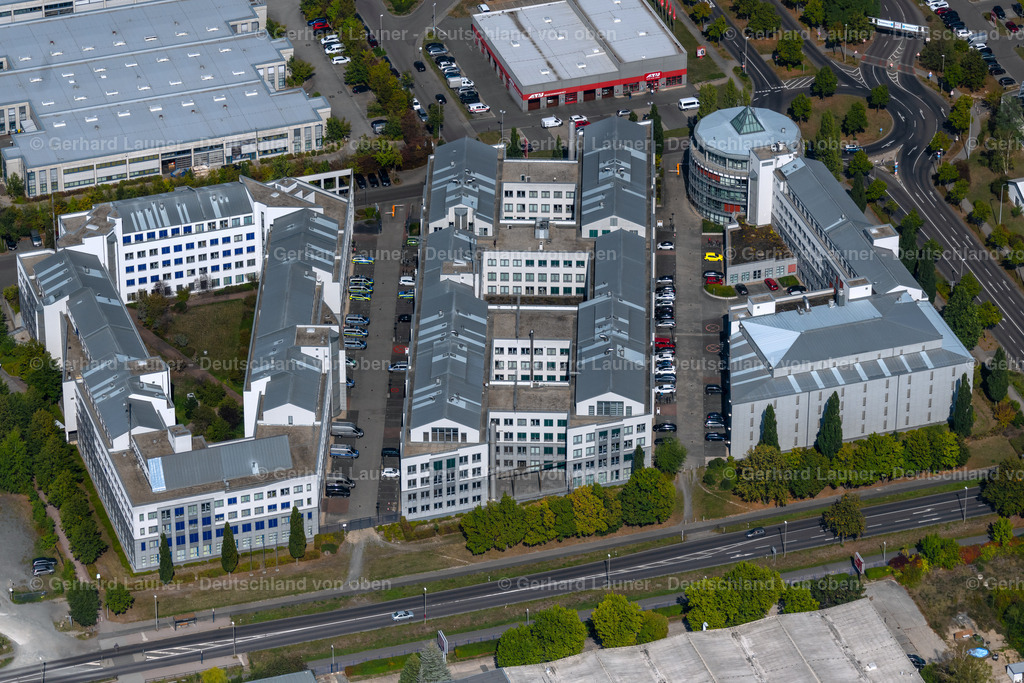 4041788 | LEIPZIG 15.09.2020 Verwaltungsgebäude der staatlichen Behörde Behörden Polizeidirektion Westsachsen an der Schongauer Straße im Ortsteil Paunsdorf in Leipzig im Bundesland Sachsen, Deutschland. Weiterführende Informationen bei: Freistaat Sachsen. // Administrative building of the State Authority Behoerden Polizeidirektion Westsachsen on the Schongauer Strasse in the district Paunsdorf in Leipzig in the state Saxony, Germany. Further information at: Freistaat Sachsen. Foto: Gerhard Launer