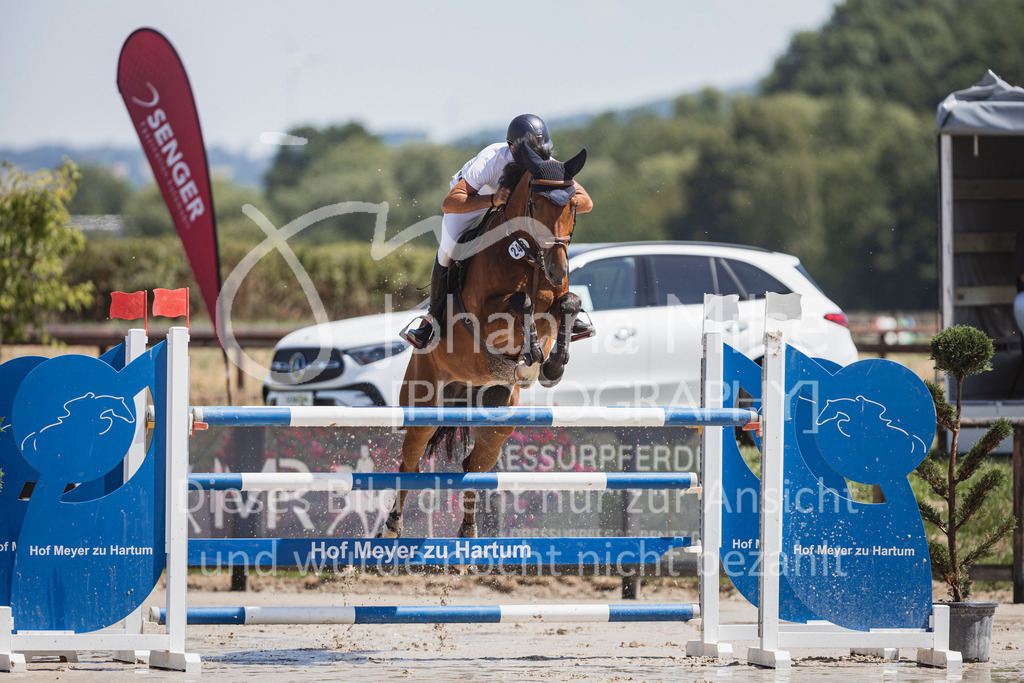 240629_LüPfSpTa_Youngster-S-101 | Deine schönsten Turniermomente als professionelle Fotos! Entdecke hochwertige Pferdesport-Fotografie im Online-Shop. Jetzt Fotos finden & bestellen!