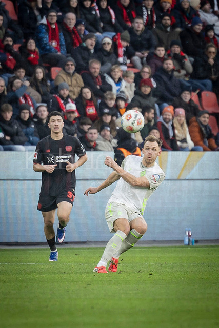 German Bundesliga, Bayer 04 Leverkusen vs. SV Werder Bremen, 24.01.2026 | LEVERKUSEN, GERMANY - JANUARY 24: Senne Lynen (SV Werder Bremen, 14) during the German Bundesliga match on gameday 19 between Bayer 04 Leverkusen vs. SV Werder Bremen at BayArena on January 24, 2026 in Leverkusen, Germany. DFL REGULATIONS PROHIBIT ANY USE OF PHOTOGRAPHS AS IMAGE SEQUENCES AND/OR QUASI-VIDEO.