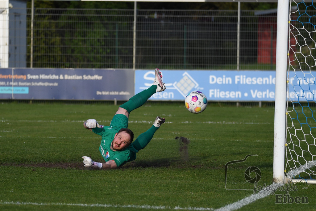 SSV Jeddeloh-SV Drochtersen/Assel | Herren Regionalliga; SSV Jeddeloh (blau)-SV Drochtersen/Assel (rot) am 30.04.2024; in Jeddeloh (53-Acht Arena), Photo: Philip Eiben 2024 - Realisiert mit Pictrs.com