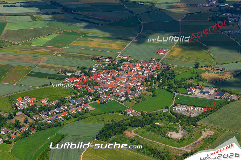 aktuelles Luftbild von  Hellingen  - Luftaufnahme wurde 2019 von https://frankenair.de mittels Flugzeug (keine Drohne) erstellt.