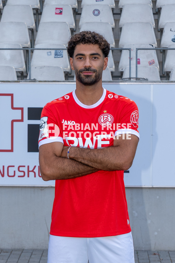 Rot-Weiss Essen; 3. Liga, Portraettermin 2026/2027, Foto: Eibner-Pressefoto/Fabian Friese | Ekin Celebi (Rot-Weiss Essen, #26),Rot-Weiss Essen; 3. Liga, Portraettermin 2026/2027, Foto: Eibner-Pressefoto/Fabian Friese - Realisiert mit Pictrs.com