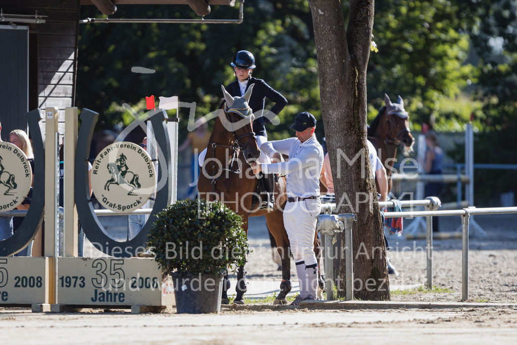 220828_Delbrueck_A2-Spr-231 | Deine schönsten Turniermomente als professionelle Fotos! Entdecke hochwertige Pferdesport-Fotografie im Online-Shop. Jetzt Fotos finden & bestellen!