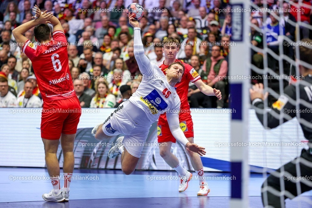 EHF19012601024 | 19.01.2026, Handball, Men's EHF EURO 2026, Österreich - Serbien, Jyske Bank Boxen in Herning, Dänemark, Preliminary Round: ys46 im Zweikampf gegen   Markus Mahr (Austria #06) 