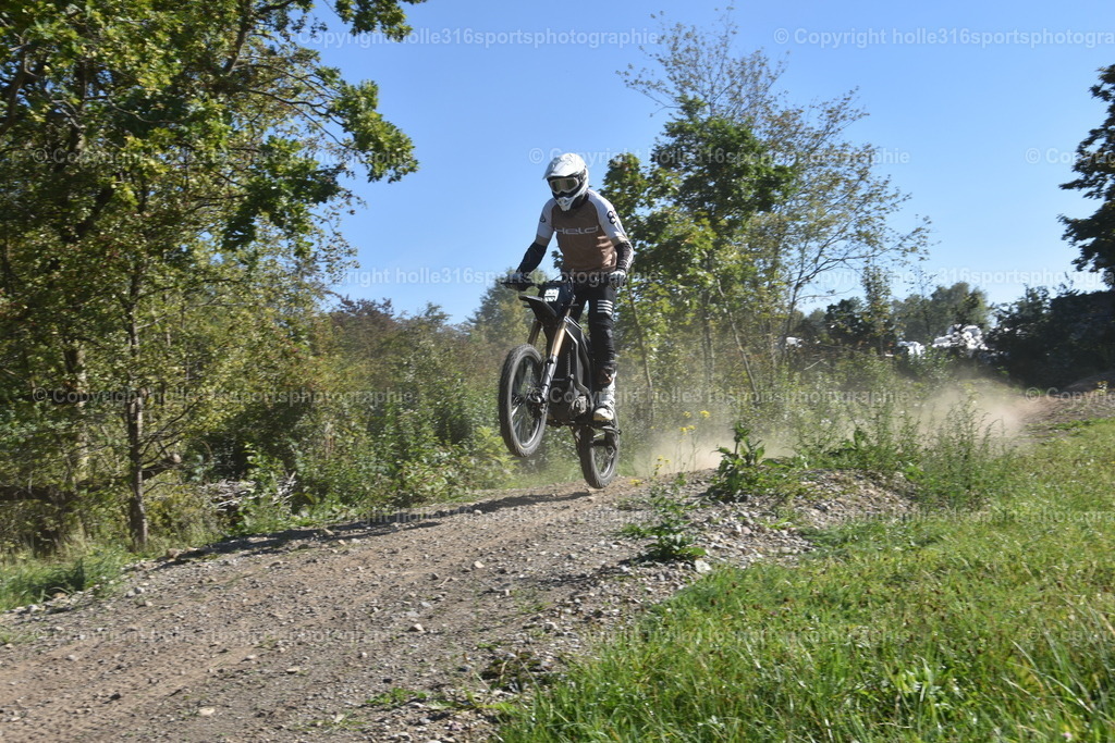 DSC_0030 | Sportfotografie , Motorsport, Motoross, Reitsport, Mointainbike, Enduro,
Landschaft , Outdoor, Eventfotografie, Landschaft, Bilder online bestellen - Realisiert mit Pictrs.com