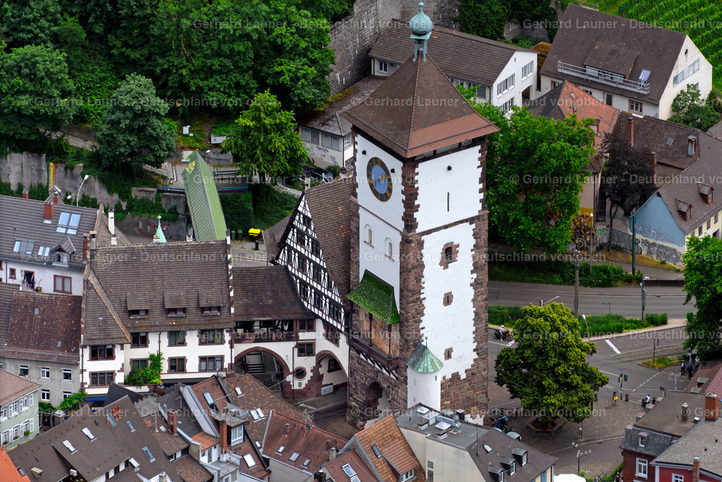 4032875 | FREIBURG IM BREISGAU 30.06.2020 Schwabentor im Stadtzentrum und Altstadt im Innenstadtbereich in Freiburg im Breisgau im Bundesland Baden-Württemberg, Deutschland. Weiterführende Informationen bei: Stadt Freiburg im Breisgau. // The city center and old town with cathedral in the downtown area in Freiburg im Breisgau in the state Baden-Wurttemberg, Germany. Further information at: Stadt Freiburg im Breisgau. Foto: Gerhard Launer