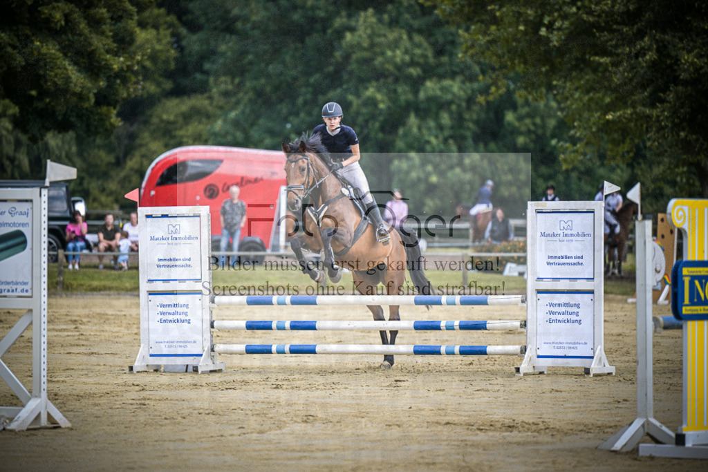 DOS_7215 | Entdecke hochwertige Reitturnierfotos von Foto Oger. Professionell, emotional und authentisch – jetzt Lieblingsmomente im Shop bestellen.Deutschlandweite Turnierfotografie. - Realisiert mit Pictrs.com