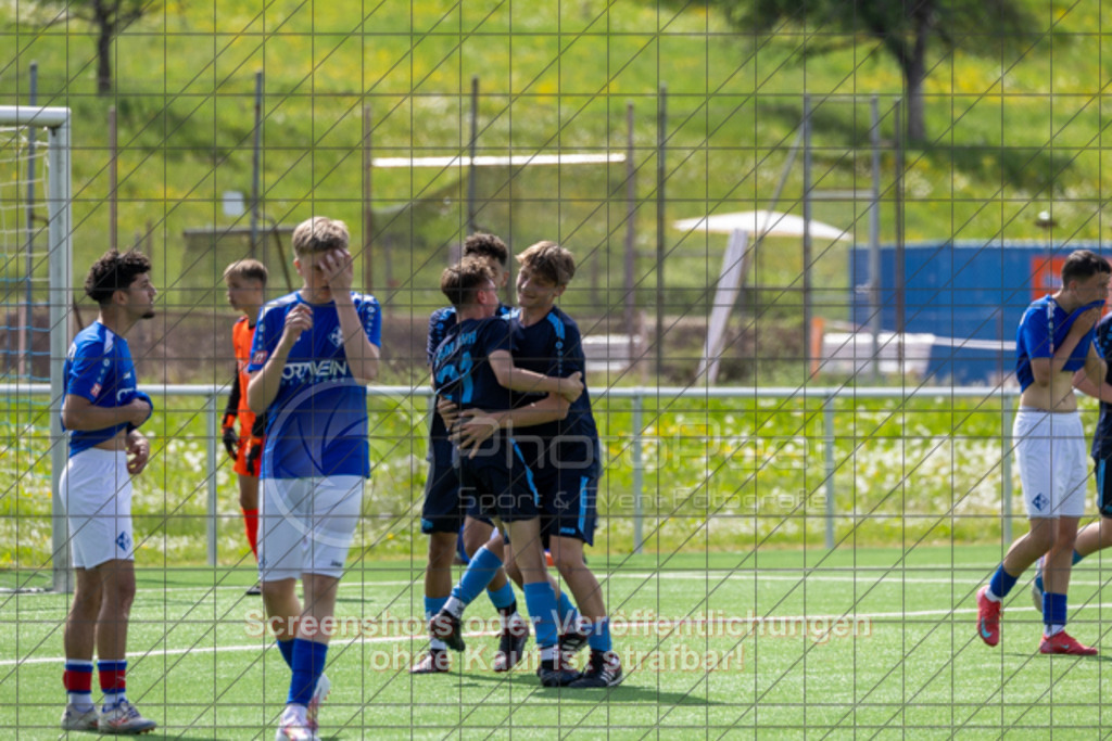 20250503_152625_0447 | #, 1.FC Eislingen (hellblau) vs. SGM TSG Zell-Hattenhofen-Holzmaden (dunkelblau), Jugend-Fussball, C-Junioren Landesstaffel Mitte, 18. Spieltag, Saison 20242025, Kunstrasenplatz, Haldenstraße 45, 73054 Eislingen, 03.05.2025 - 1500 Uhr,Foto: PhotoPeet-Sportfotografie/Peter Harich