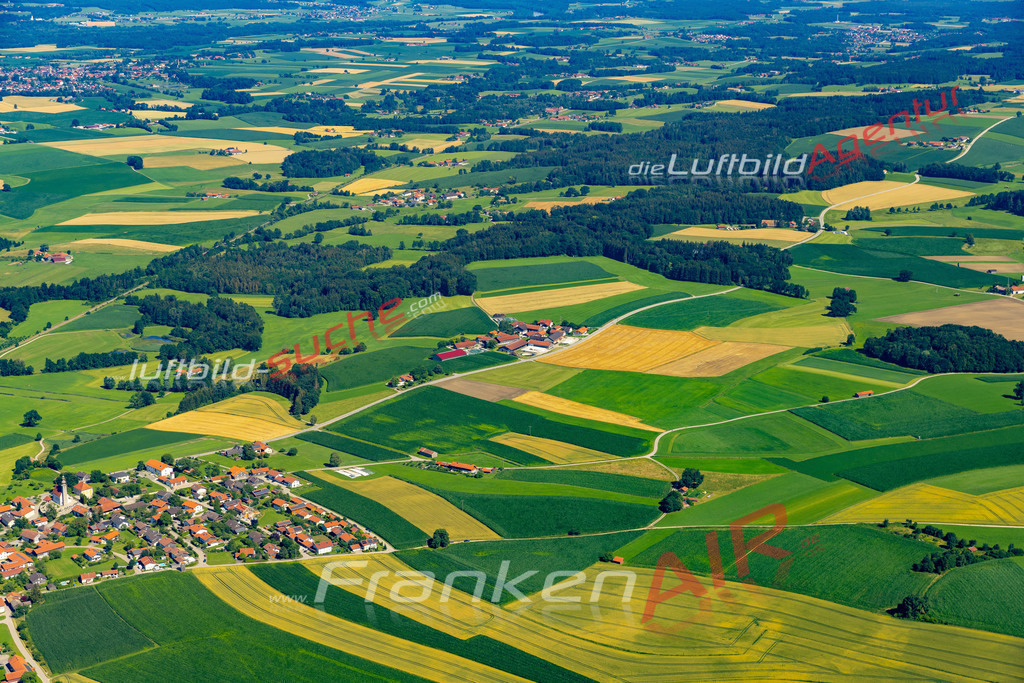 toerring-tittmoning-luftbild-2022-4692 | Aktuelles Luftbild von Törring Tittmoning - Die Luftaufnahme wurde 2022 mittels UL-Flugzeug erstellt ( keine Drohne ) - hochauflösende Kamera-Systeme von  Canon -
Beste Qualität - Für grossformatige Ausdrucke geeignet. Die Geschenkidee !