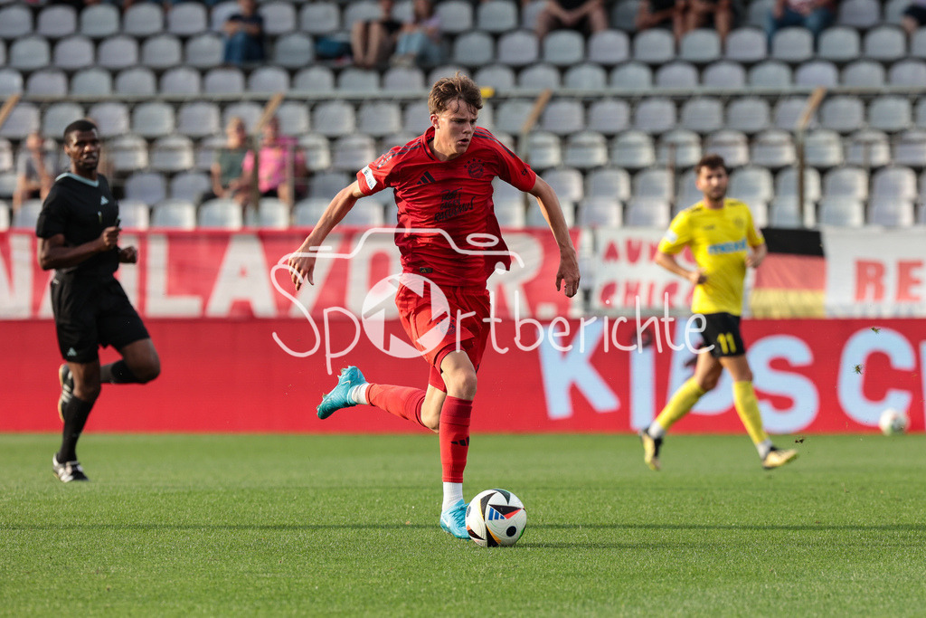 FC Bayern Amateure - SpVgg Bayreuth | im Bild Jonathan Asp JENSEN (FCB #8) / Freisteller / Einzelfoto