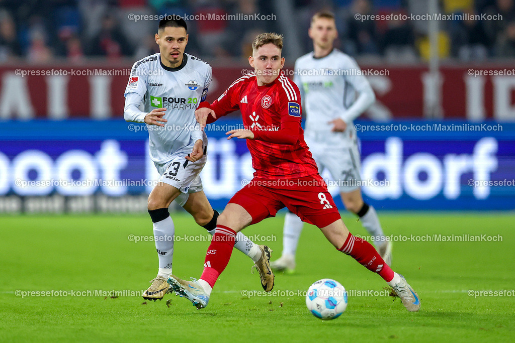 Due09112401013 | 09.11.2024, Fußball, Fortuna Düsseldorf - SC Paderborn 07, 2. Bundesliga, Merkur Spiel-Arena, Saison 2024 2025: Zweikampf zwischen Raphael Obermair (Paderborn #23) und Isak Johannesson (Fortuna Düsseldorf #8)DFB regulations prohibit any use of photographs as image sequences and or quasi-video.