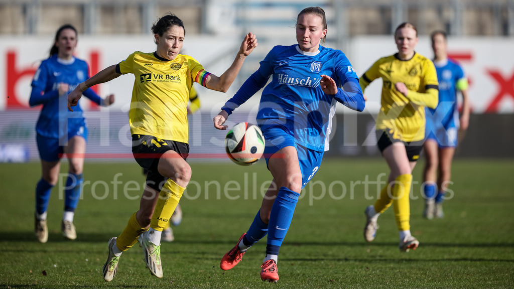 Fussball, 2. Frauen-Bundesliga, SV Meppen - SV 67 Weinberg | v.li.: Annika Kömm (SV 67 Weinberg, 15) und Nina Rolfes (SV Meppen, 3) im Zweikampf, Duell, Dynamik, Aktion, Action, Spielszene, DIE DFB-RICHTLINIEN UNTERSAGEN JEGLICHE NUTZUNG VON FOTOS ALS SEQUENZBILDER UND/ODER VIDEOÄHNLICHE FOTOSTRECKEN. DFB REGULATIONS PROHIBIT ANY USE OF PHOTOGRAPHS AS IMAGE SEQUENCES AND/OR QUASI-VIDEO.