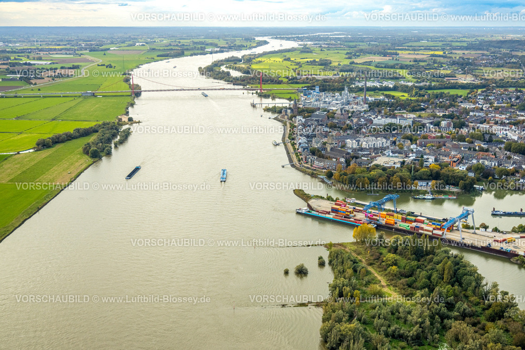 Emmerich241010444 | Luftbild, Hafen Emmerich, Löwenberger Landwehr mit Container Terminal, Rheinbrücke Emmerich und Fluss Rhein mit Binnenschifffahrt, Emmerich am Rhein, Niederrhein, Nordrhein-Westfalen, Deutschland