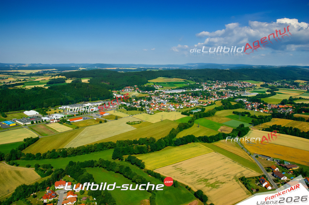 Die Luftaufnahme der Stadt Stockheim wurde vom UL-Flugzeug heraus erstellt ( keine Drohne )- hohe Auflösung für beste Qualität