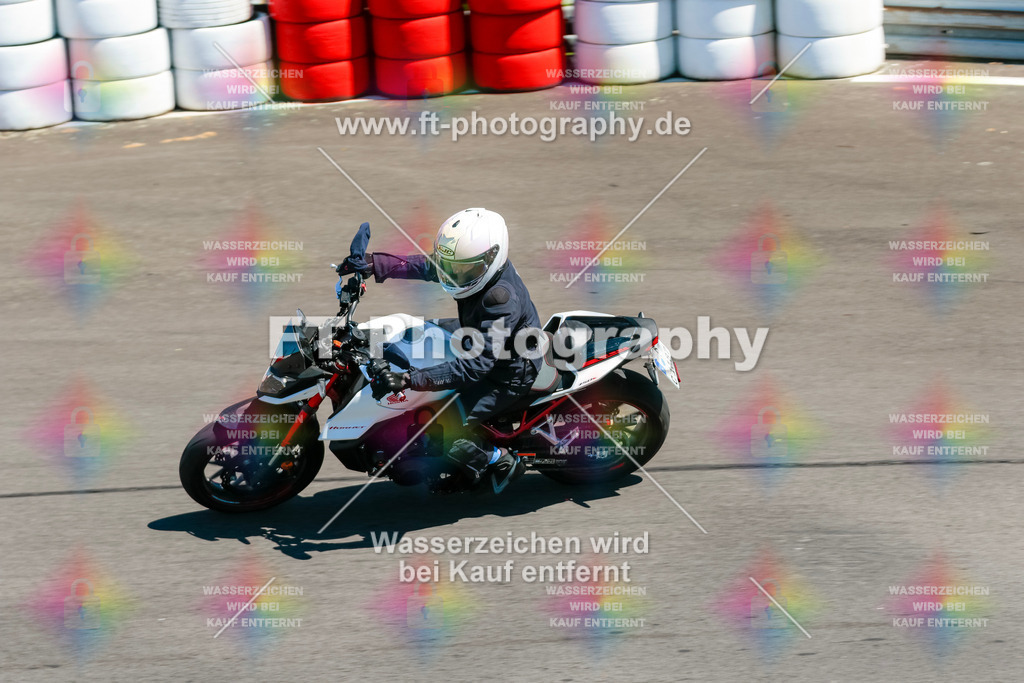 Moto-TeamOBK-22433 | Hier findet Ihr Bilder von Touristenfahrten auf der Nürburgring Nordschleife oder von anderen Veranstaltungen die ich besucht habe. Viel Spass beim Durch Schauen 