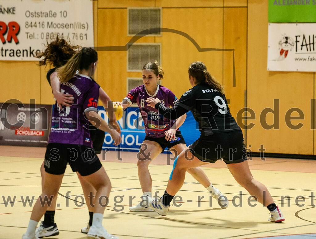 2024-02-10_085_SpVgg_Altenerding_gegen_SVA_Palzing | Erding, Deutschland, 10.02.2024:
Handball, Bezirksoberliga Frauen Altbayern 2023 / 2024, 14. Spieltag, SpVgg Altenerding gegen SVA Palzing, Endergebnis: 27:28

Marlene Mittermeier (SpVgg Altenerding, #6), Franka Straubinger (SVA Palzing, #9)

Foto: Christian Riedel / fotografie-riedel.net