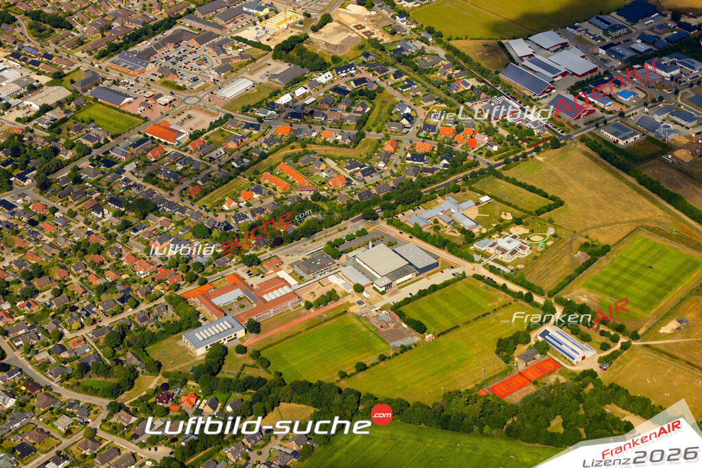 Die Luftaufnahme Handewittbusch - Handewitt wurde 2022 vom Flugzeug aus (keine Drohne) erstellt. Hohe Auflösung -für große Poster und Wandbilder geeignet - Garantiert!