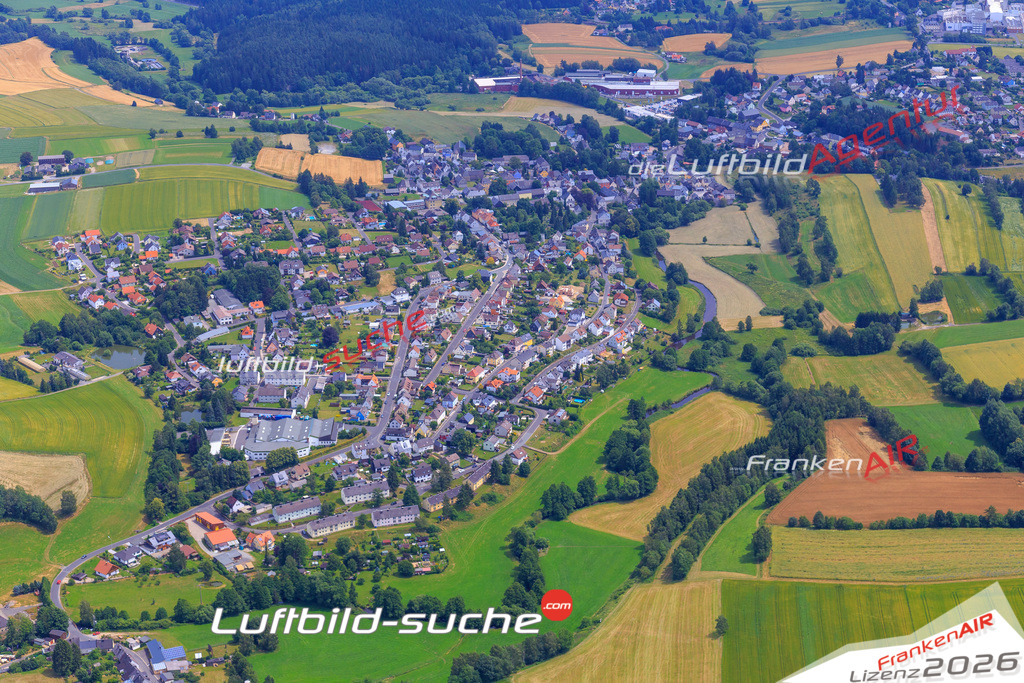 Die Luftaufnahme der Stadt Roeslau wurde vom UL-Flugzeug heraus erstellt ( keine Drohne )- hohe Auflösung für beste Qualität