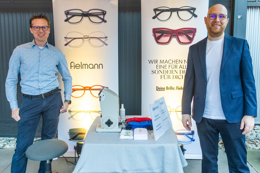 top-top.de 260306-003 | Foto, Video, Fotografie, Videografie, Fotobox, DJ, Discjockey, Musik, Musikbox, Veranstaltung, Photobooth, Amazon, Ebay, Buchtipp, Bestseller, Autor, Verlag, Buch, Wesel, Hamminkeln, NRW, Dinslaken, Rees, Drohne, Hochzeit, Party, Fotobox, Wesel, Fotograf