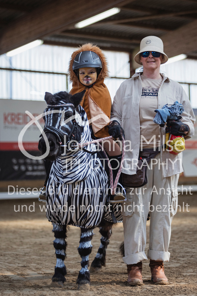 250316_HF-Schwm_Fuehrzuegel-155 | Deine schönsten Turniermomente als professionelle Fotos! Entdecke hochwertige Pferdesport-Fotografie im Online-Shop. Jetzt Fotos finden & bestellen!