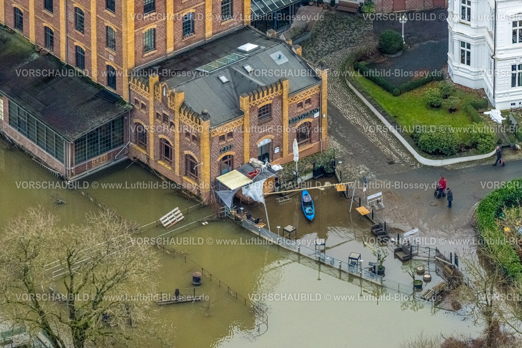 Hattingen231202324Ruhr | Luftbild, Ruhrhochwasser, Weihnachtshochwasser 2023, Fluss Ruhr tritt nach starken Regenfällen über die Ufer, Überschwemmungsgebiet am Hotel Birschel-Mühle, Kanu am Hotel, Baak, Hattingen, Ruhrgebiet, Nordrhein-Westfalen, Deutschland