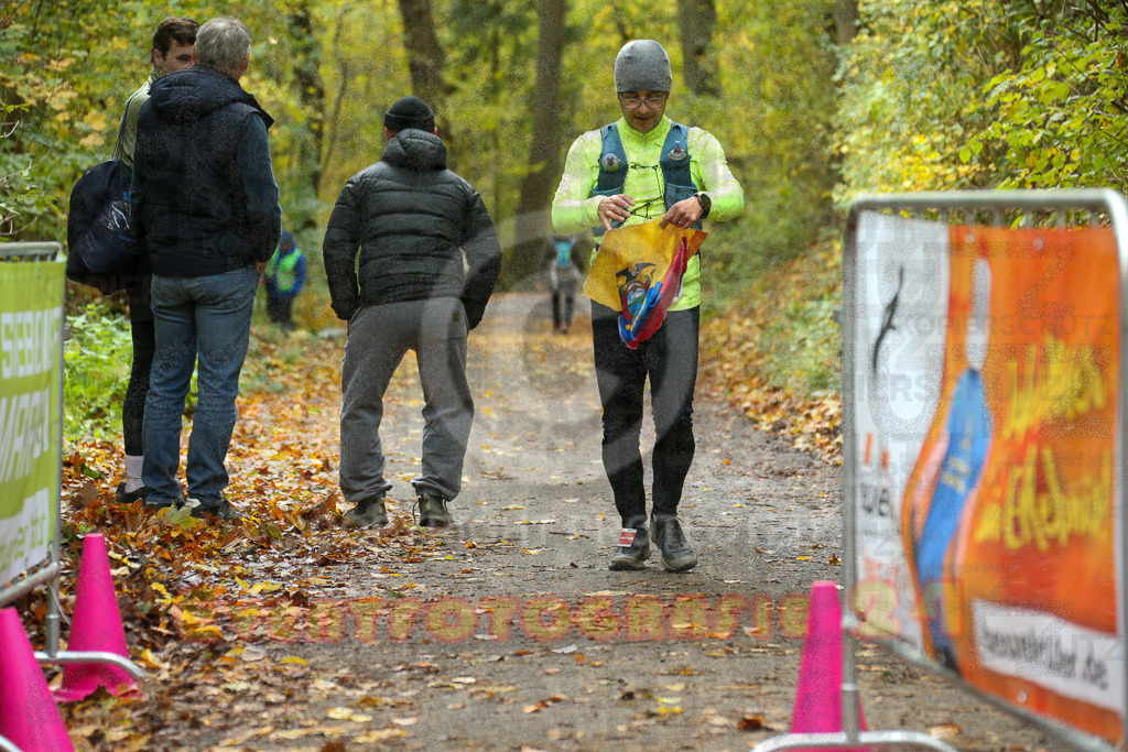 251026_1348_EX1_3975 | Sportfotografie im Rhein-Sieg Kreis, Köln, Bonn, NRW, Rheinland Pfalz, Hessen, etc. Unser Tätigkeitsfeld umfasst den Laufsport vom Volkslauf über den Marathon, Duathlon, Triathon bis zum Ultralauf wie Kölnpfad Ultra oder Schindertrail.
