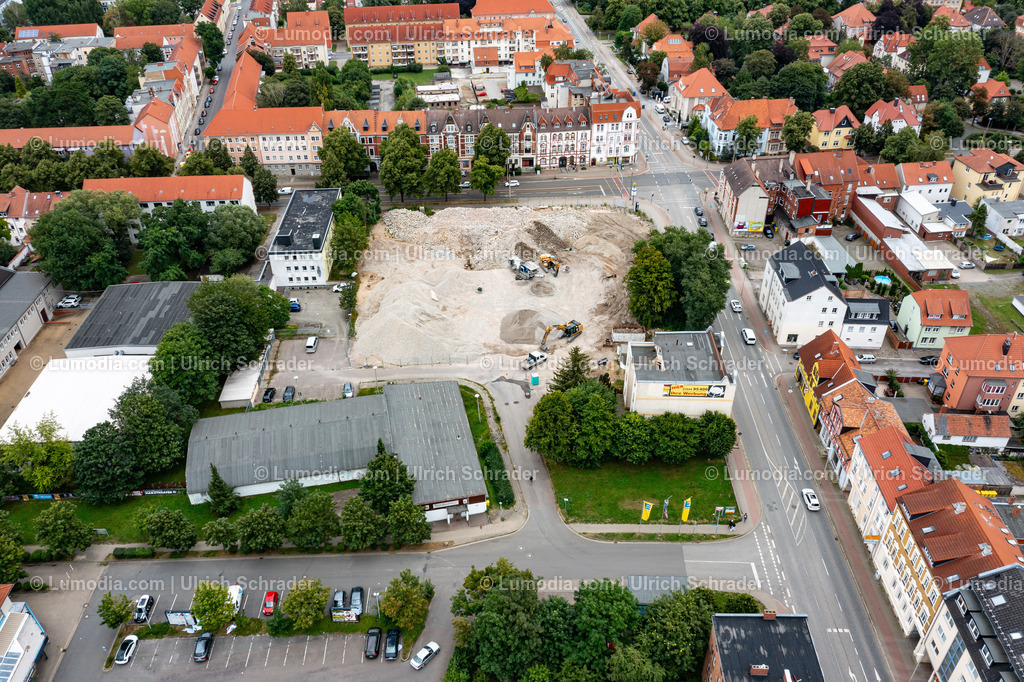 10049-52007 - Abriss Klubhaus Halberstadt | Stockfoto und Bilderpool mit Bildmaterial aus Deutschland, dem Harz, Halberstadt, Quedlinburg, Wernigerode und weltweit. Qualitativ hochwertige und professionelle Fotos anschauen und kaufen. - Realizzato con Pictrs.com