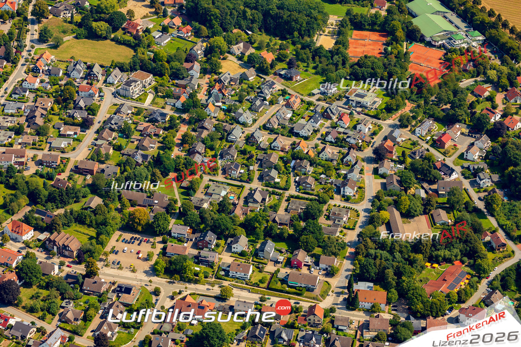 Luftbild der Stadt Rödinghausen - Die Luftaufnahme wurde 2025 vom UL-Flugzeug heraus erstellt ( keine Drohne ) - Hochauflösende Luftaufnahme - für professionelle Ausdrucke geeignet. Die Geschenkidee !Hier alle&nbsp;Infos zur Lizenzierung der LuftaufnahmeWir fliegen auch dieses Jahr wieder in Ihre Region um Luftbilder zu erstellen.- Luftbild anfragen