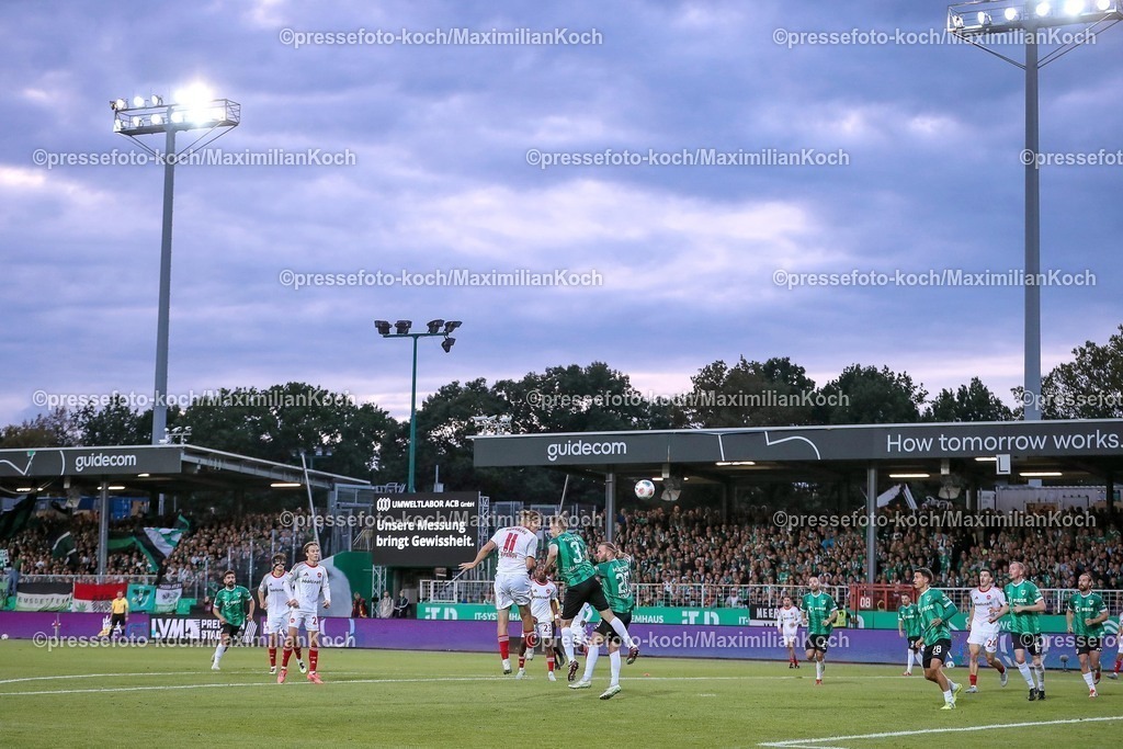 PRM22082501149 | 22.08.2025, Fußball, Preußen Münster - 1. FC Nürnberg, 2. Fußball Bundesliga,  Preußenstadion, Saison 2025 2026: Abendstimmung im Stadion Abendlicht Wolken Innenansicht Spielstätte  DFB regulations prohibit any use of photographs as image sequences and or quasi-video.