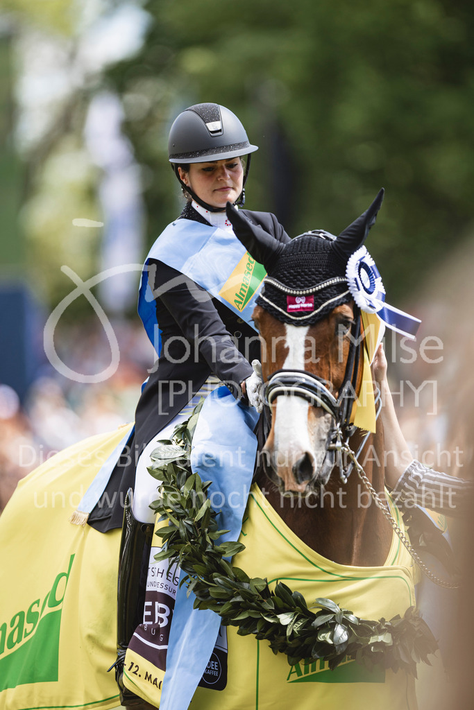240512_Hamburg_Dressur-Derby-101 | Deine schönsten Turniermomente als professionelle Fotos! Entdecke hochwertige Pferdesport-Fotografie im Online-Shop. Jetzt Fotos finden & bestellen!
