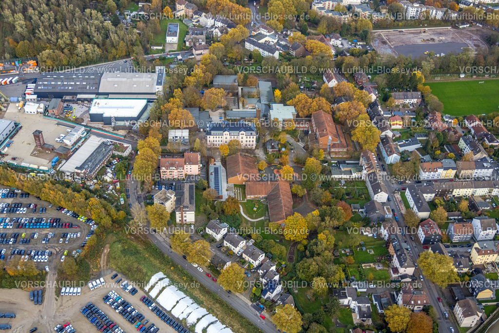 Bochum231102241 | Luftbild, Willy-Brandt-Gesamtschule mit Turnhalle und Lehrschwimmbecken und Von-Waldthausen-Schule, umgeben von herbstlichen Laubbäumen, Gewerbepark Robert Müser mit Ingpuls GmbH Unternehmen für Maschinenbau und Stromboli Elektro & Feinwerktechnik GmbH Anbieter von Elektronikbauteilen, Werne, Bochum, Ruhrgebiet, Nordrhein-Westfalen, Deutschland