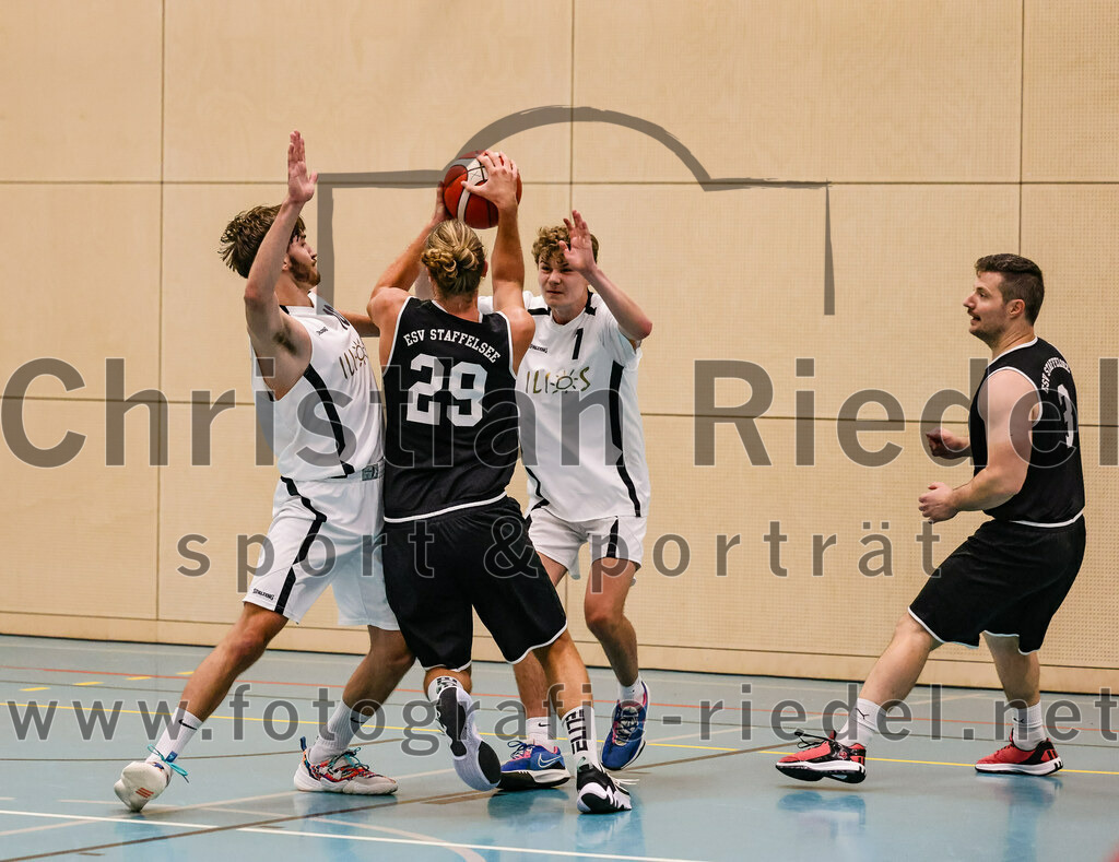 2023-10-08_064_TSV_Vaterstetten_gegen_ESV_Staffelsee | Vaterstetten, Deutschland, 08.10.2023:
Basketball, Bayernliga Herren Süd 2023 / 2024, 3. Spieltag, TSV Vaterstetten gegen ESV Staffelsee, Endergebnis: 62:90

Foto: Christian Riedel / fotografie-riedel.net
