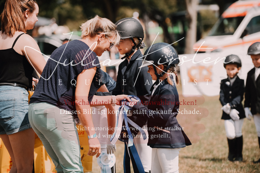 DSC_6355 | Pferde- und Turnierfotografie in Westsachsen. Pferdeportraits, Auftragszeichnungen und intuitive Kunst.