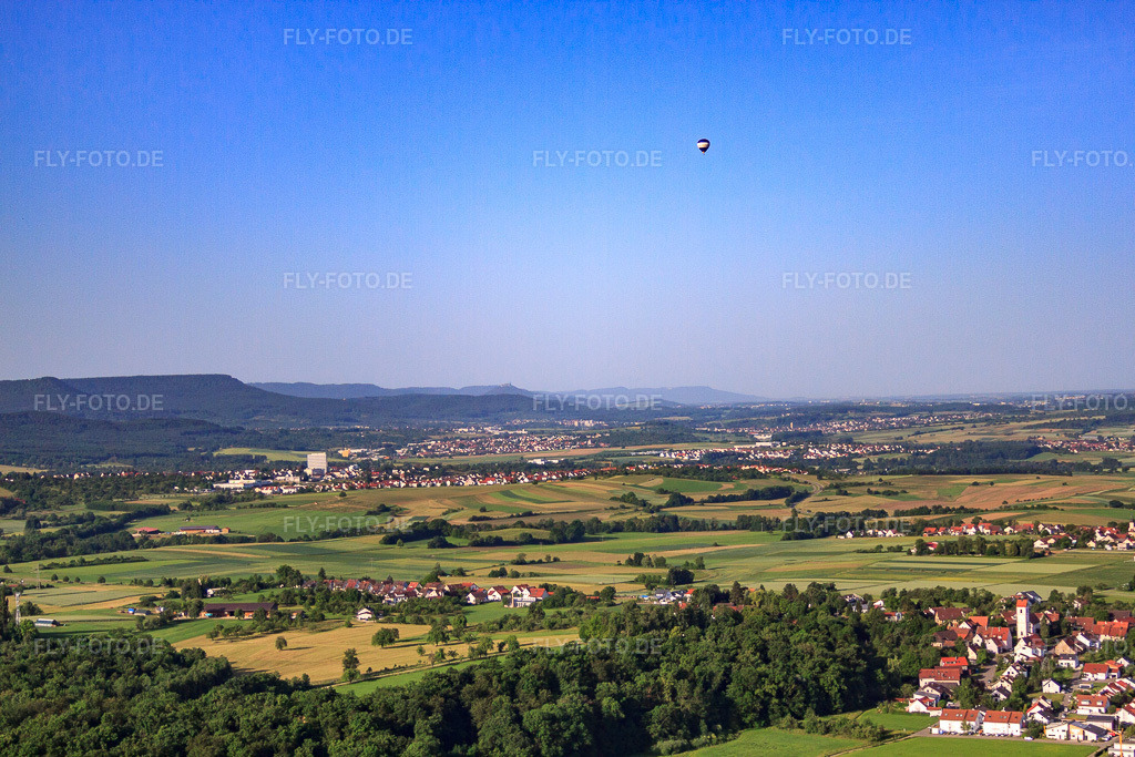 Luftbild: Ortsansicht von Osten im Ortsteil Mähringen in Kusterdingen im Bundesland Baden-Württemberg in Deutschland.Foto: IMG_67693.jpg vom 09.06.2014 durch Werner Riehm/FLY-FOTO.deAuflösung des Originals: 4752 x 3168 px