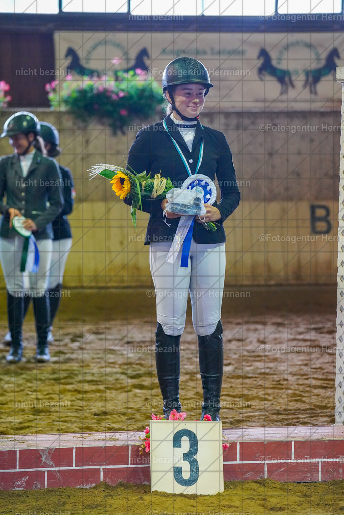 20221002-FAH09482 | Obberbayerische Meisterschaften Vielseitigkeit 2022, Schwäbische Meisterschaften Vielseitigkeit 2022, Mertingen, Schwaben, Bayern, Geländeturnier, Buschreiter, Turnierfotografen Bayern, Fotoagentur Herrmann,  Bayerische Meisterschaften VS Jun. / JR / Pony:, Turnierbilder, Pferdebilder, Turnierfotos, Pferdesortfotografie, Reitsportfotograf, Pferdeshooting