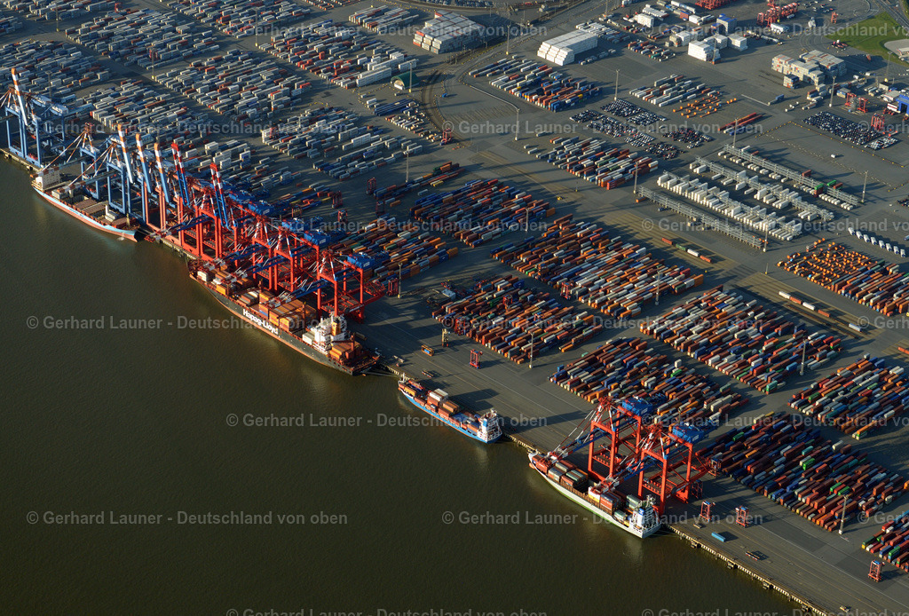 3293202 | BREMERHAVEN 01.06.2020 Containerterminal im Containerhafen des Überseehafen Am Nordhafen in Bremerhaven im Bundesland Bremen. // Container Terminal in the port of the international port Am Nordhafen in Bremerhaven in the state Bremen. Foto: Gerhard Launer
