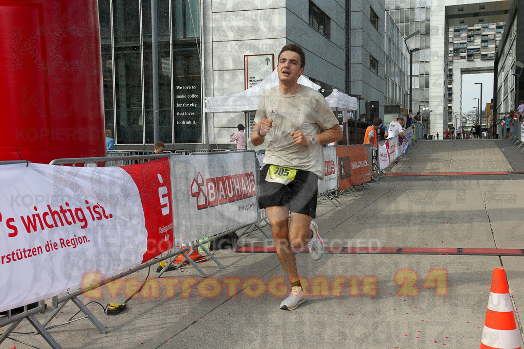 250920_1514_EX1_8611 | Sportfotografie im Rhein-Sieg Kreis, Köln, Bonn, NRW, Rheinland Pfalz, Hessen, etc. Unser Tätigkeitsfeld umfasst den Laufsport vom Volkslauf über den Marathon, Duathlon, Triathon bis zum Ultralauf wie Kölnpfad Ultra oder Schindertrail.