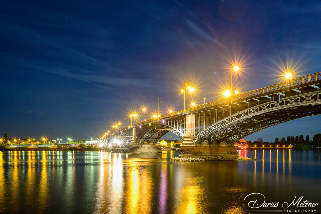 Die Theodor-Heuss-Brücke in Mainz | Die Theodor-Heuss-Brücke zwischen Mainz und Mainz-Kastel