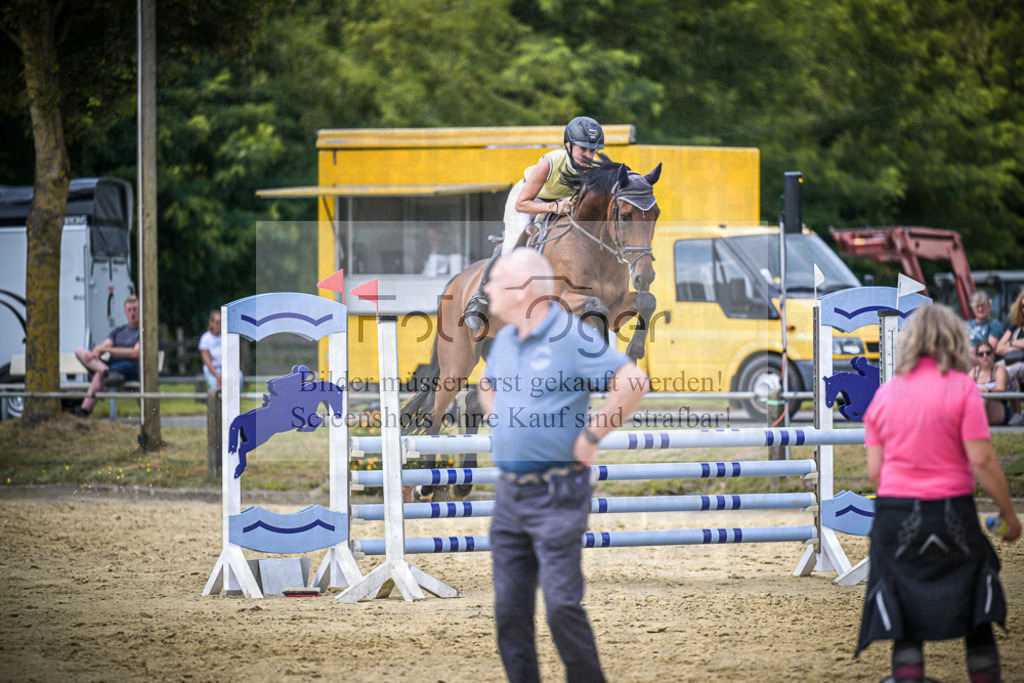 DOS_3109 | Entdecke hochwertige Reitturnierfotos von Foto Oger. Professionell, emotional und authentisch – jetzt Lieblingsmomente im Shop bestellen.Deutschlandweite Turnierfotografie. - Realisiert mit Pictrs.com