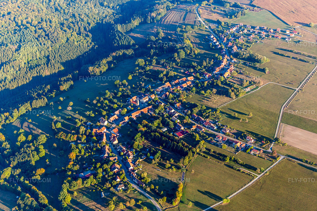 Aerial view: View of the town in Petersbach in the state Bas-Rhin, France. – Photo: IMG_111699.jpg taken on 09/16/2018 by Werner Riehm/FLY-FOTO.com – Resolution of the original: 5472 x 3648 px