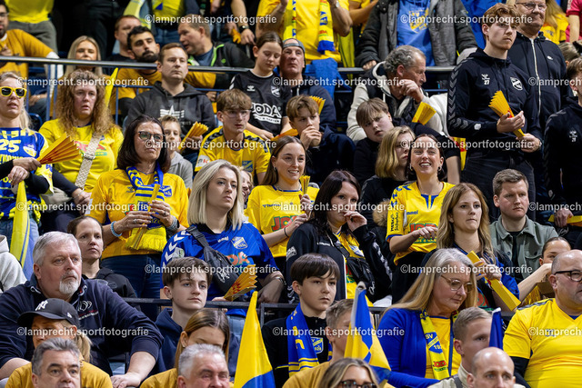 Fußball I Herren I Saison 2025-2026 I Hallenmasters Schleswig-Holstein 145 | Fans - Realisiert mit Pictrs.com