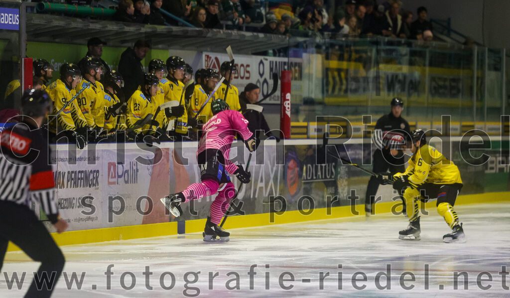 2025-10-10_036_TSV_Erding_gegen_onesto_Tigers_Bayreuth | Erding, Deutschland, 10.10.2025:Eishockey, Oberliga Süd 2025 / 2026, 7. Spieltag, TSV Erding gegen onesto Tigers Bayreuth, Endergebnis: 2:5Elia Ostwald (Erding Gladiators, #17)Foto: Christian Riedel / fotografie-riedel.net