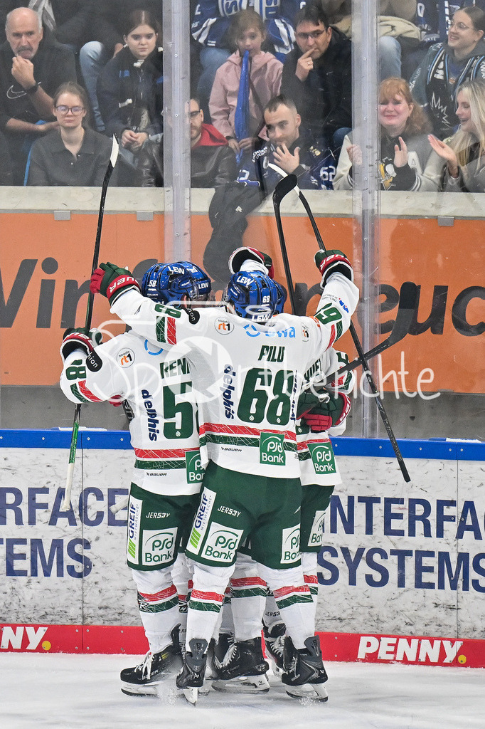 Dresdener Eislöwen - Augsburger Panther | Jubel der Gäste nach dem Treffer zum 0-1 durch Moritz ELIAS (Augsburger Panther 46) / Tor / Torschuetze / Freude / Happy / DEL: Dresdener Eislöwen - Augsburger Panther; Joynext-Arena am 05.10.2025