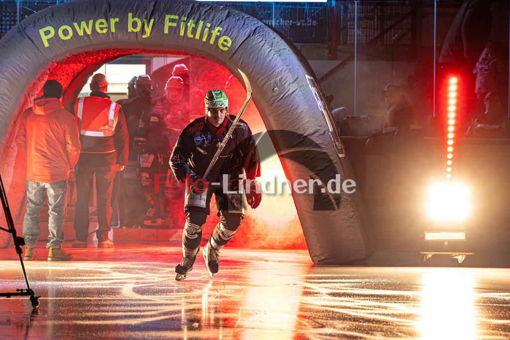 Peißenberg MINERS gegen EC Pfaffenhofen | Eishockey Bayernliga 2025/26 Vorrunde 25. Spieltag, Peißenberg MINERS gegen EC Pfaffenhofen, 20260109,Eröffnung, Einlauf,2026-01-09 in Peißenberg (flatbuy Arena Peißenberg), Florian SEELMANN (MINERS 21)Copyright: WolfgangxLindner www.foto-lindner.de