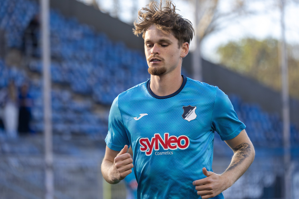 Fußball 3. Liga, Saison 2025/26, 32. Spieltag: Waldhof Mannheim gegen TSG Hoffenheim II | Fußball 3. Liga, Saison 2025/26, 32. Spieltag: Waldhof Mannheim gegen TSG Hoffenheim II***Yannis Hör (16, Hoffenheim) beim Warm-Up - Realisiert mit Pictrs.com